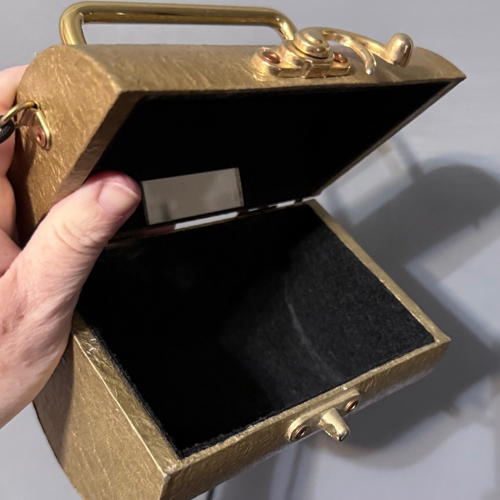 Unique Signed Hardsided Gold Crossbody Bag Metal Clasp Mirror Mini Small Retro - Picture 6 of 7